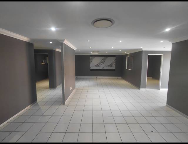 100M² OFFICE TO LET IN FOURWAYS
